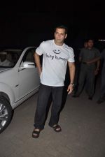 Salman Khan snapped during photoshoot at Mehboob Studios in Mumbai on 6th Aug 2013 (27).JPG